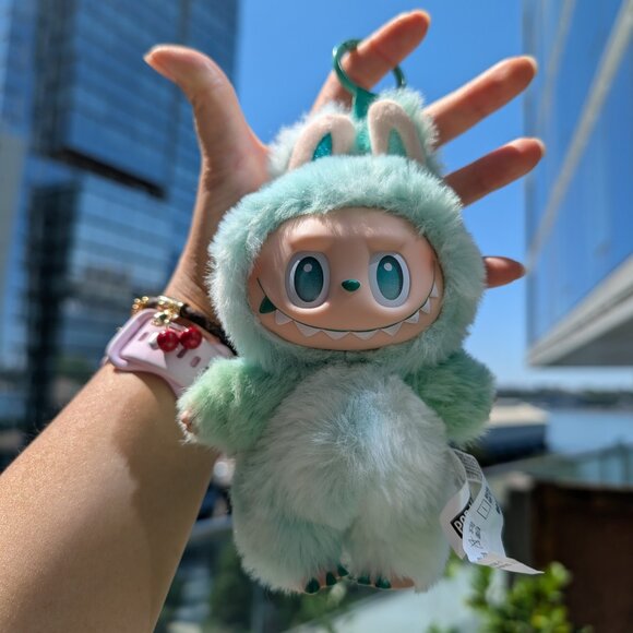 POP MART - Serenity - The Monsters Labubu Big Into Energy Vinyl Plush - Picture 2 of 4